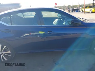 2019 Nissan Altima 2.5 SR with VIN 1N4BL4CV2KN319426, listed as a IAAI auction lot 40690601 with 98,875 mi miles. Bid and sale history available at carsss.com. Image 13.