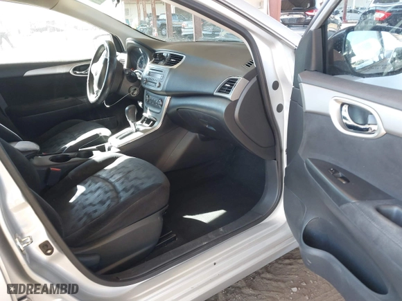 2013 Nissan Sentra SR with VIN 3N1AB7AP5DL635584, listed as a IAAI auction lot 41686634 with 137,203 mi miles. Bid and sale history available at carsss.com. Image 5.