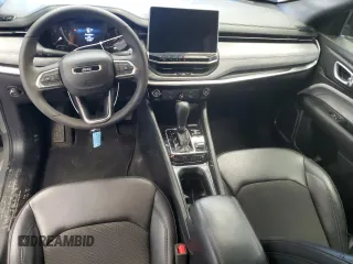 2024 Jeep Compass Latitude с VIN 3C4NJDBN2RT597431, выставлен на аукционе Copart как лот 65792995 с пробегом 26 976 миль миль и Чистый • Clean title. История ставок и продаж доступна на DreamBid. Изображение 8.