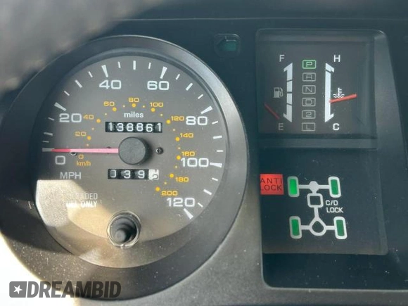 2000 Mitsubishi Montero z VIN JA4MR51R6YJ002305, wystawiony jako Copart lot #50263015 z przebiegiem 138 861 mil mil oraz Czysty tytuł • Clean title. Historia ofert i sprzedaży dostępna na DreamBid. Obrazek 8.