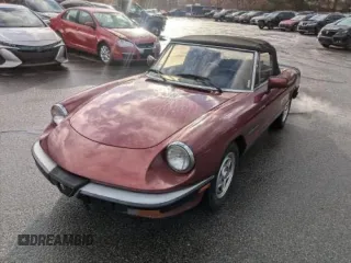 1988 Alfa Romeo Spider z VIN ZARBC5767J1056025, wystawiony jako Copart lot #58116455 z przebiegiem 78 443 mil mil oraz Tytuł czysty. Historia ofert i sprzedaży dostępna na DreamBid. Obrazek 2.