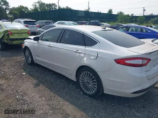 2014 Ford Fusion Titanium Hybrid with VIN 3FA6P0RU0ER329063, listed as a IAAI auction lot 40072913 with 210,274 mi miles. Bid and sale history available at carsss.com. Image 3.