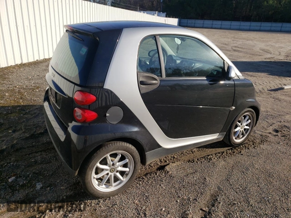 2008 Smart fortwo Pure z VIN WMEEJ31X78K128849, wystawiony jako Copart lot #44351215 z przebiegiem 144 175 mil mil oraz Tytuł czysty. Historia ofert i sprzedaży dostępna na DreamBid. Obrazek 3.