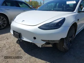2023 Tesla Model 3 z VIN 5YJ3E1EA1PF558926, wystawiony jako IAAI lot #41958520 z przebiegiem 30 798 mil mil oraz . Historia ofert i sprzedaży dostępna na DreamBid. Obrazek 6.