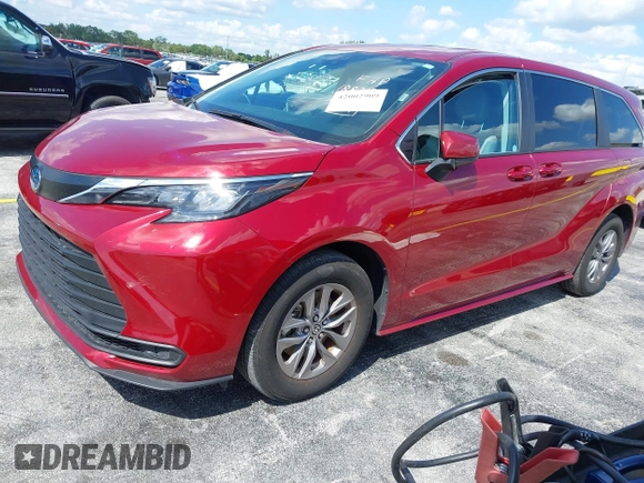 2024 Toyota Sienna LE with VIN 5TDKRKEC4RS188352, listed as a IAAI auction lot 42002909 with 28,307 mi miles. Bid and sale history available at carsss.com. Image 2.