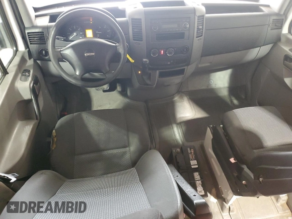 2011 Freightliner Sprinter z VIN WDRPE8CC7B5506404, wystawiony jako Copart lot #55090695 z przebiegiem 360 357 mil mil oraz Czysty tytuł • Clean title. Historia ofert i sprzedaży dostępna na DreamBid. Obrazek 8.