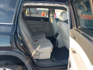 2018 Volkswagen Atlas SE with VIN 1V2DR2CA8JC536295, listed as a IAAI auction lot 41275322 with 166,684 mi miles and . Bid and sale history available at DreamBid. Image 8.