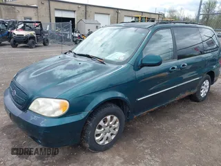 2005 Kia Sedona LX with VIN KNDUP132256743425, listed as a IAAI auction lot 42183166 with 133,719 mi miles. Bid and sale history available at carsss.com. Image 2.