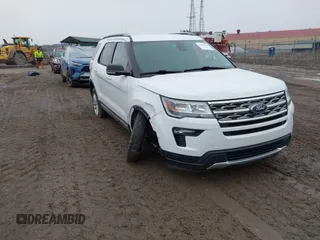 2018 Ford Explorer XLT z VIN 1FM5K8D81JGA28571, wystawiony jako IAAI lot #41541040 z przebiegiem 117 506 mil mil oraz . Historia ofert i sprzedaży dostępna na DreamBid. Obrazek 1.