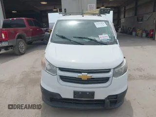 2017 Chevrolet City Express Cargo LS z VIN 3N63M0YN3HK695321, wystawiony jako IAAI lot #41717834 z przebiegiem 76 828 mil mil oraz . Historia ofert i sprzedaży dostępna na DreamBid. Obrazek 12.