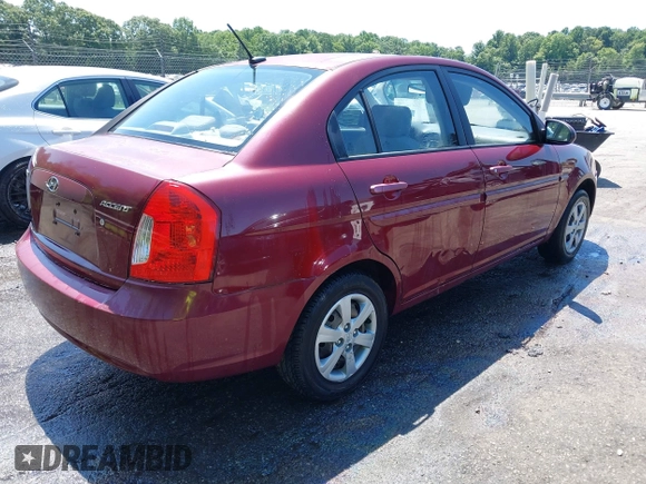 2008 Hyundai Accent GLS z VIN KMHCN46C88U276059, wystawiony jako IAAI lot #42567948 z przebiegiem 59 320 mil mil oraz . Historia ofert i sprzedaży dostępna na DreamBid. Obrazek 4.