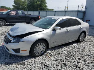 2010 Ford Fusion Hybrid z VIN 3FADP0L30AR287124, wystawiony jako Copart lot #53492265 z przebiegiem 103 805 mil mil oraz Szkody całkowita. Historia ofert i sprzedaży dostępna na DreamBid. Obrazek 1.