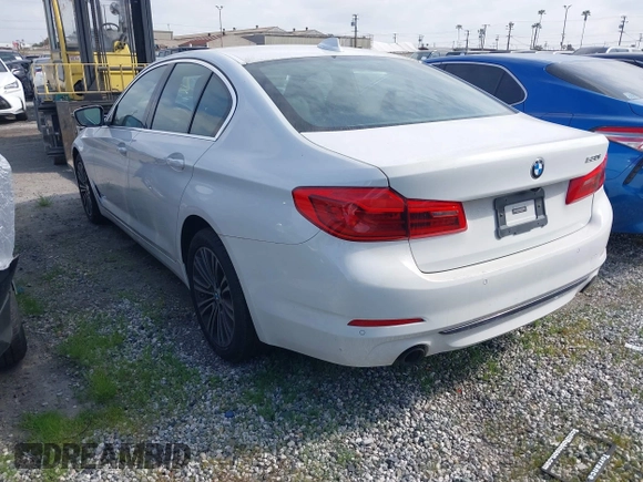 2019 BMW 5 Series 530i z VIN WBAJA5C53KWW48516, wystawiony jako IAAI lot #41524190 z przebiegiem 62 280 mil mil oraz . Historia ofert i sprzedaży dostępna na DreamBid. Obrazek 3.
