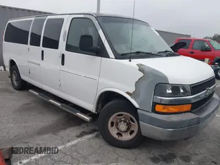 2010 Chevrolet Express Passenger LT z VIN 1GA2G1DG1A1105460, wystawiony jako IAAI lot #42183627 z przebiegiem 165 692 mil mil oraz . Historia ofert i sprzedaży dostępna na DreamBid. Obrazek 1.