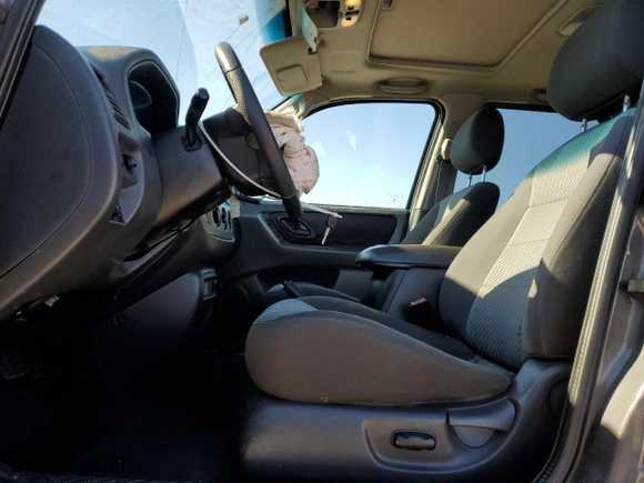 2004 Ford Escape XLT with VIN 1FMYU03184DA15965, listed as a Copart auction lot 42339875 with 209,805 mi miles and Salvage Title. Bid and sale history available at carsss.com. Image 7.