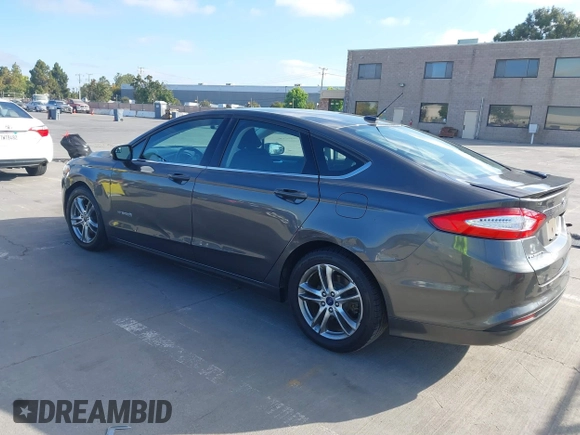 2016 Ford Fusion SE Hybrid z VIN 3FA6P0LU6GR145421, wystawiony jako IAAI lot #42650918 z przebiegiem 105 990 mil mil oraz . Historia ofert i sprzedaży dostępna na DreamBid. Obrazek 3.