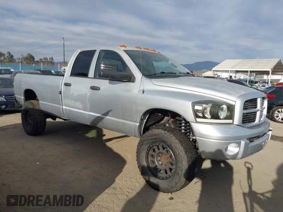 2005 Dodge 3500 SLT z VIN 3D7LS38CX5G750960, wystawiony jako IAAI lot #41681585 z przebiegiem 213 608 mil mil oraz . Historia ofert i sprzedaży dostępna na DreamBid. Obrazek 1.
