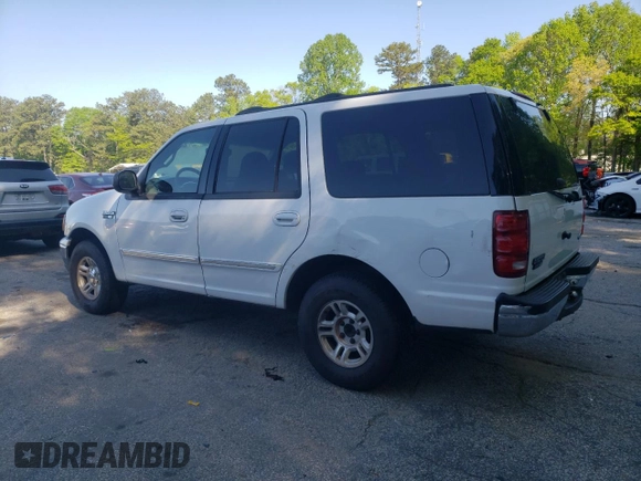 2002 Ford Expedition XLT с VIN 1FMRU15W52LA94288, выставлен на аукционе Copart как лот 52745335 с пробегом 219 734 миль миль и Списание • Salvage title. История ставок и продаж доступна на DreamBid. Изображение 2.
