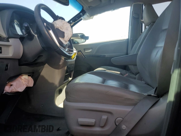 2017 Toyota Sienna XLE с VIN 5TDDZ3DC4HS176328, выставлен на аукционе Copart как лот 53185675 с пробегом 80 226 миль миль и Списание • Salvage title. История ставок и продаж доступна на DreamBid. Изображение 7.