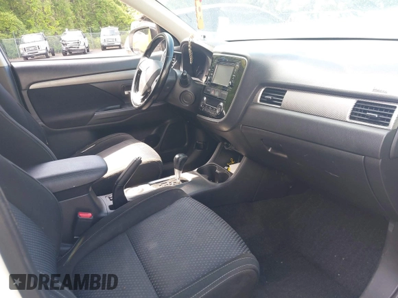 2016 Mitsubishi Outlander SE with VIN JA4AZ3A30GZ048604, listed as a IAAI auction lot 42682525 with Not provided miles and . Bid and sale history available at DreamBid. Image 5.