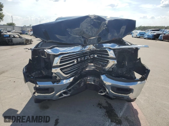2020 Ram 1500 Laramie z VIN 1C6SRFJT2LN217803, wystawiony jako Copart lot #61390795 z przebiegiem 82 172 mil mil oraz Szkoda całkowita • Salvage title. Historia ofert i sprzedaży dostępna na DreamBid. Obrazek 5.