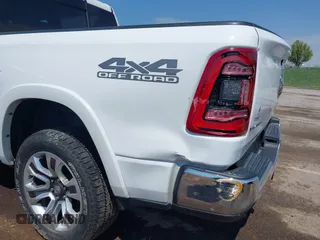 2022 Ram 1500 Limited z VIN 1C6SRFHT6NN446901, wystawiony jako IAAI lot #42042634 z przebiegiem 46 809 mil mil oraz . Historia ofert i sprzedaży dostępna na DreamBid. Obrazek 20.