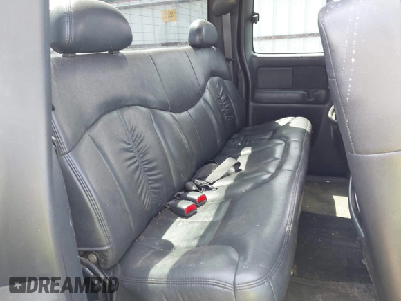2000 Chevrolet Silverado 2500 LS z VIN 1GCGK29U7YE398008, wystawiony jako IAAI lot #42432596 z przebiegiem 217 691 mil mil oraz . Historia ofert i sprzedaży dostępna na DreamBid. Obrazek 8.