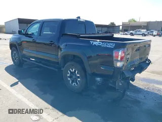 2021 Toyota Tacoma SR z VIN 3TMCZ5AN3MM421868, wystawiony jako IAAI lot #42003665 z przebiegiem 39 380 mil mil oraz . Historia ofert i sprzedaży dostępna na DreamBid. Obrazek 3.
