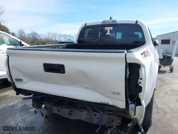 2020 Toyota Tacoma 4WD SR5 with VIN 3TMCZ5AN3LM309635, listed as a IAAI auction lot 41598363 with 99,080 mi miles. Bid and sale history available at carsss.com. Image 6.