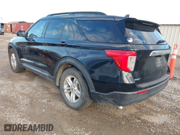 2020 Ford Explorer XLT z VIN 1FMSK7DH5LGC28692, wystawiony jako IAAI lot #42348778 z przebiegiem 107 782 mil mil oraz . Historia ofert i sprzedaży dostępna na DreamBid. Obrazek 3.