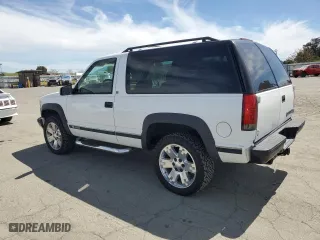 1996 Chevrolet Tahoe with VIN 3GNEK18R1TG171274, listed as a Copart auction lot 52380325 with 161,438 mi miles and Clean Title. Bid and sale history available at carsss.com. Image 2.