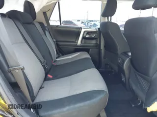 2021 Toyota 4Runner SR5 с VIN JTEEU5JR0M5230906, выставлен на аукционе IAAI как лот 42000905 с пробегом 249 010 миль миль и . История ставок и продаж доступна на DreamBid. Изображение 8.