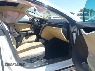 2013 Tesla Model S z VIN 5YJSA1CN6DFP21076, wystawiony jako IAAI lot #41984834 z przebiegiem 154 662 mil mil oraz . Historia ofert i sprzedaży dostępna na DreamBid. Obrazek 5.