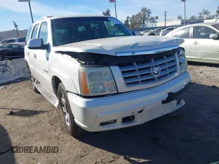 2003 Cadillac Escalade z VIN 1GYEC63T23R266524, wystawiony jako IAAI lot #41425490 z przebiegiem 229 247 mil mil oraz . Historia ofert i sprzedaży dostępna na DreamBid. Obrazek 1.
