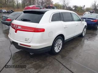 2012 Lincoln MKT EcoBoost z VIN 2LMHJ5AT6CBL50239, wystawiony jako IAAI lot #41923179 z przebiegiem 215 418 mil mil oraz . Historia ofert i sprzedaży dostępna na DreamBid. Obrazek 4.