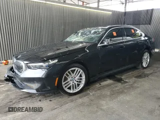 2025 BMW 5 Series 530i с VIN WBA43FJ08SCT72694, выставлен на аукционе Copart как лот 62726925 с пробегом Не указан миль и На запчасти • Non repairable. История ставок и продаж доступна на DreamBid. Изображение 1.