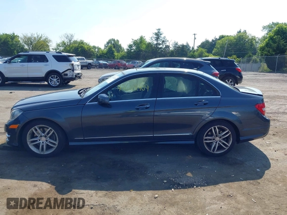 2013 Mercedes-Benz C 300 Sport с VIN WDDGF8AB2DG072641, выставлен на аукционе IAAI как лот 42622409 с пробегом 96 832 миль миль и . История ставок и продаж доступна на DreamBid. Изображение 14.