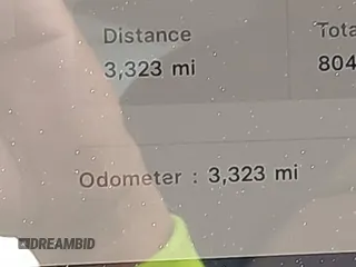 2025 Tesla Model 3 Long Range z VIN 5YJ3E1EB3SF907019, wystawiony jako IAAI lot #42117014 z przebiegiem 3 323 mil mil oraz . Historia ofert i sprzedaży dostępna na DreamBid. Obrazek 16.