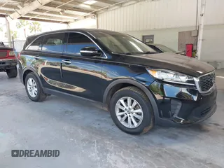 2019 Kia Sorento L z VIN 5XYPG4A36KG571869, wystawiony jako IAAI lot #42159927 z przebiegiem 87 715 mil mil oraz . Historia ofert i sprzedaży dostępna na DreamBid. Obrazek 1.