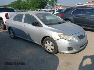 2010 Toyota Corolla z VIN 1NXBU4EE9AZ377151, wystawiony jako IAAI lot #42418277 z przebiegiem 168 573 mil mil oraz . Historia ofert i sprzedaży dostępna na DreamBid. Obrazek 1.