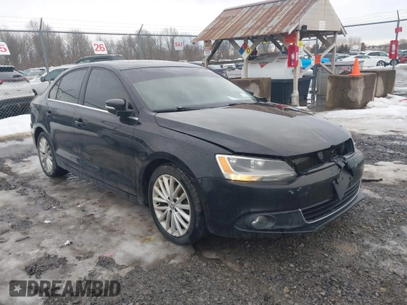 2014 Volkswagen Jetta SEL z VIN 3VWL17AJ6EM428036, wystawiony jako IAAI lot #41716470 z przebiegiem 171 805 mil mil oraz . Historia ofert i sprzedaży dostępna na DreamBid. Obrazek 1.