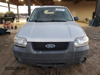 2005 Ford Escape XLT z VIN 1FMCU03105DA26437, wystawiony jako Copart lot #88803995 z przebiegiem 223 095 mil mil oraz Szkoda całkowita • Salvage title. Historia ofert i sprzedaży dostępna na DreamBid. Obrazek 5.