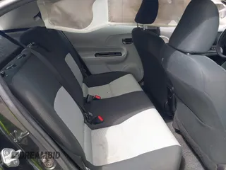 2014 Toyota Prius One z VIN JTDKDTB33E1569335, wystawiony jako IAAI lot #42483772 z przebiegiem Nie podano mil oraz . Historia ofert i sprzedaży dostępna na DreamBid. Obrazek 8.
