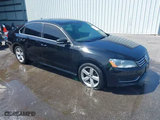 2012 Volkswagen Passat SE with VIN 1VWBP7A3XCC083183, listed as a IAAI auction lot 42011033 with 178,739 mi miles. Bid and sale history available at carsss.com. Image 1.