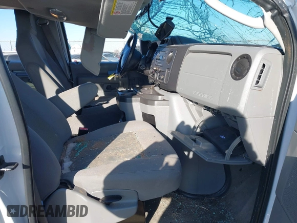 2014 Ford Econoline Passenger XL with VIN 1FBNE3BL1EDA97830, listed as a IAAI auction lot 41633760 with 100,953 mi miles. Bid and sale history available at carsss.com. Image 5.