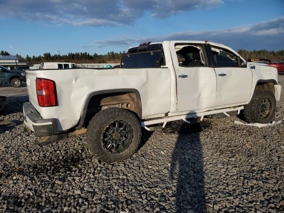 2019 GMC Sierra 2500HD Denali with VIN 1GT12SEY2KF132248, listed as a Copart auction lot 84638294 with 89,115 mi miles and Salvage Title. Bid and sale history available at carsss.com. Image 3.