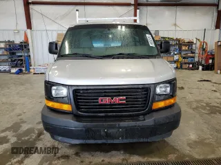 2017 GMC Savana Cargo z VIN 1GTW7AFF1H1146601, wystawiony jako Copart lot #56892085 z przebiegiem 125 805 mil mil oraz Czysty tytuł • Clean title. Historia ofert i sprzedaży dostępna na DreamBid. Obrazek 5.