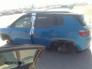 2020 Jeep Compass Latitude z VIN 3C4NJDBB7LT240954, wystawiony jako IAAI lot #37092535 z przebiegiem Nie podano mil oraz . Historia ofert i sprzedaży dostępna na DreamBid. Obrazek 14.