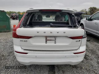 2022 Volvo XC60 Momentum z VIN YV4L12RK3N1083867, wystawiony jako Copart lot #51636235 z przebiegiem 30 390 mil mil oraz Szkody całkowita. Historia ofert i sprzedaży dostępna na DreamBid. Obrazek 6.