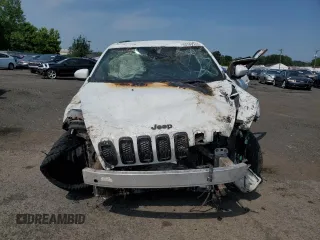 2016 Jeep Cherokee Altitude z VIN 1C4PJMCB7GW218718, wystawiony jako Copart lot #59789355 z przebiegiem Nie podano mil oraz Nie do naprawy • Non repairable. Historia ofert i sprzedaży dostępna na DreamBid. Obrazek 5.